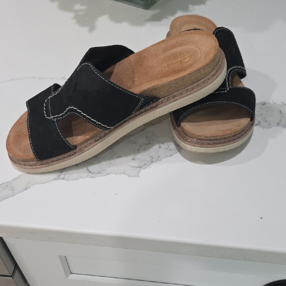 Clarks Black and Tan Sandals - Picture 2 of 3
